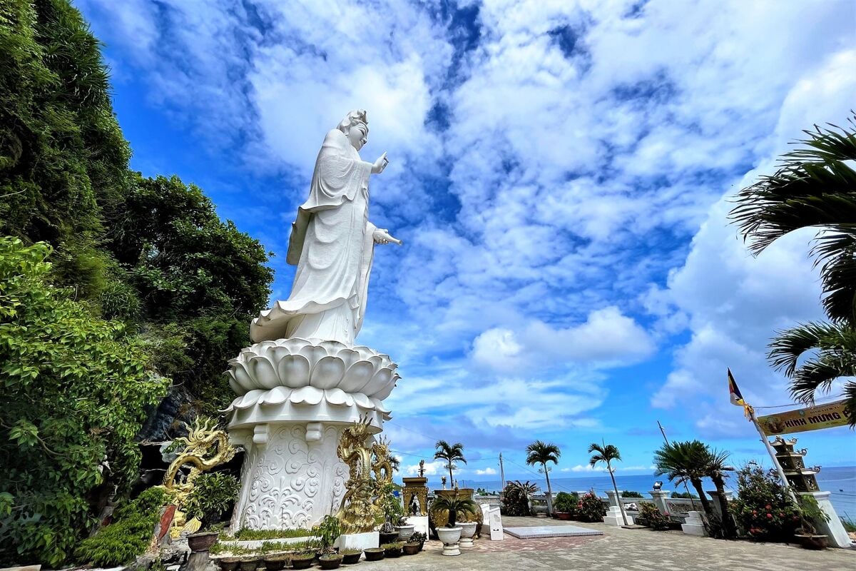 Chùa Đục (Quan Âm Đài) Lý Sơn